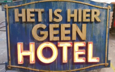 Het is hier geen hotel neonsign TALPA