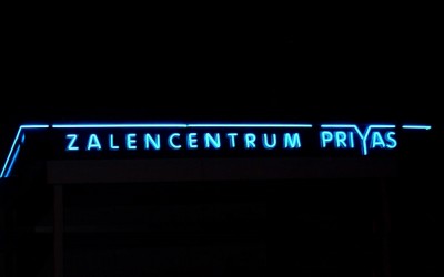 priyasX-lichtreclame