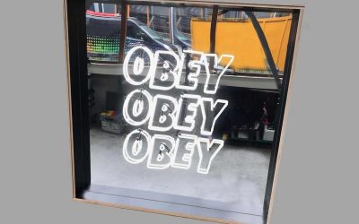 obey-obey-obey-weno-lichtreclame